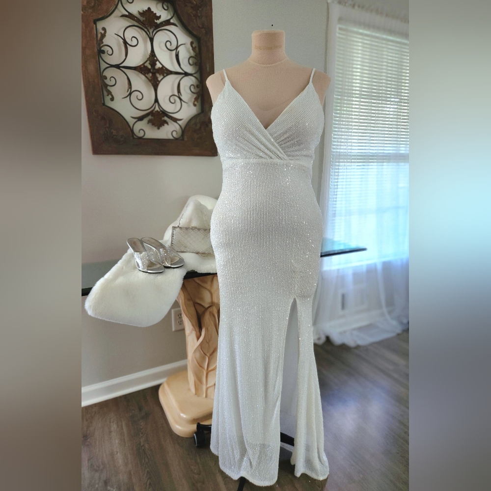 A. Afar White Sexy Bodycon Retro Marilyn Monroe Inspired Floorlength Sequin Gown